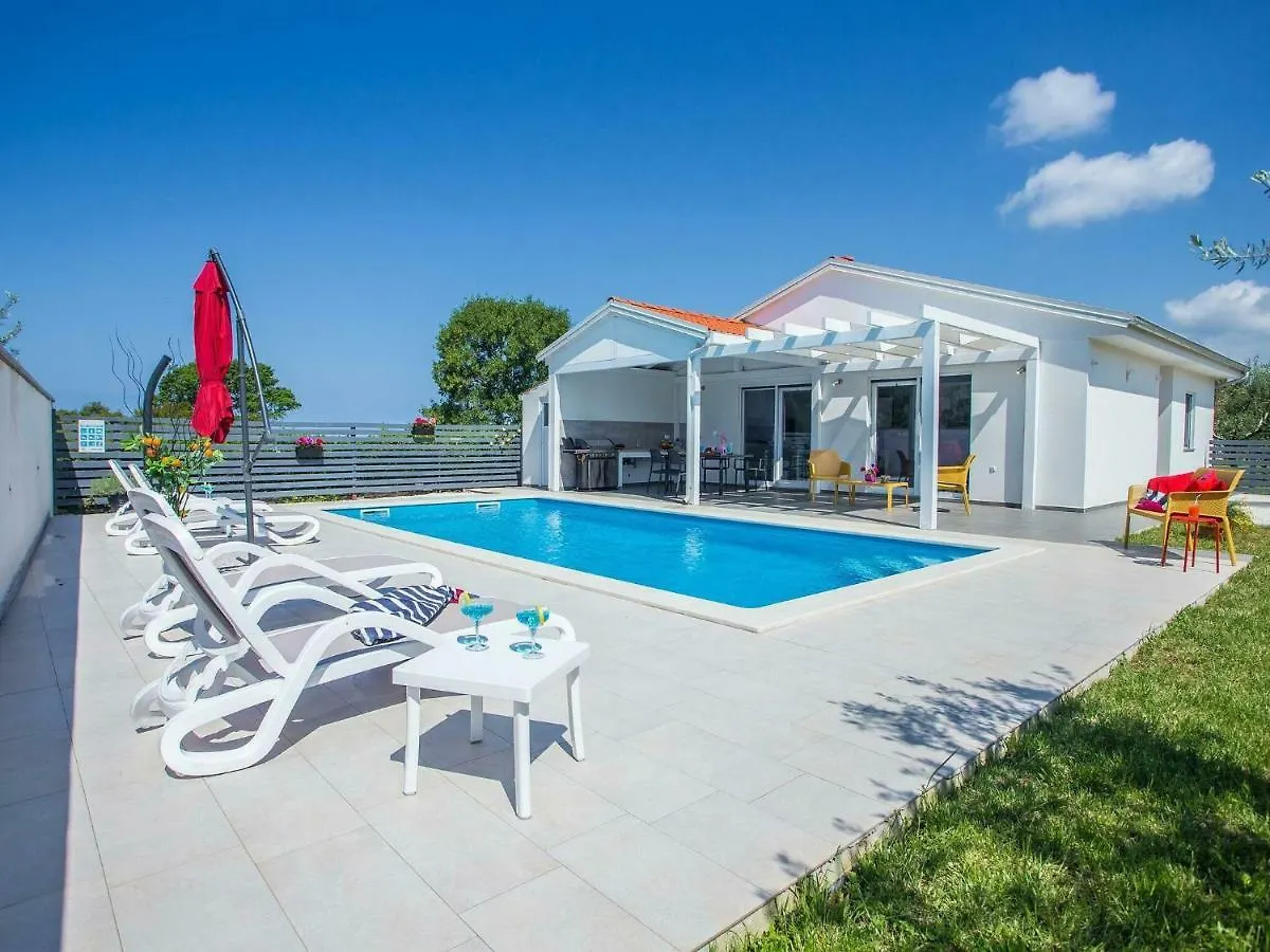 Elegant Villa With Swimming Pool In Pula Near Seaの連絡先